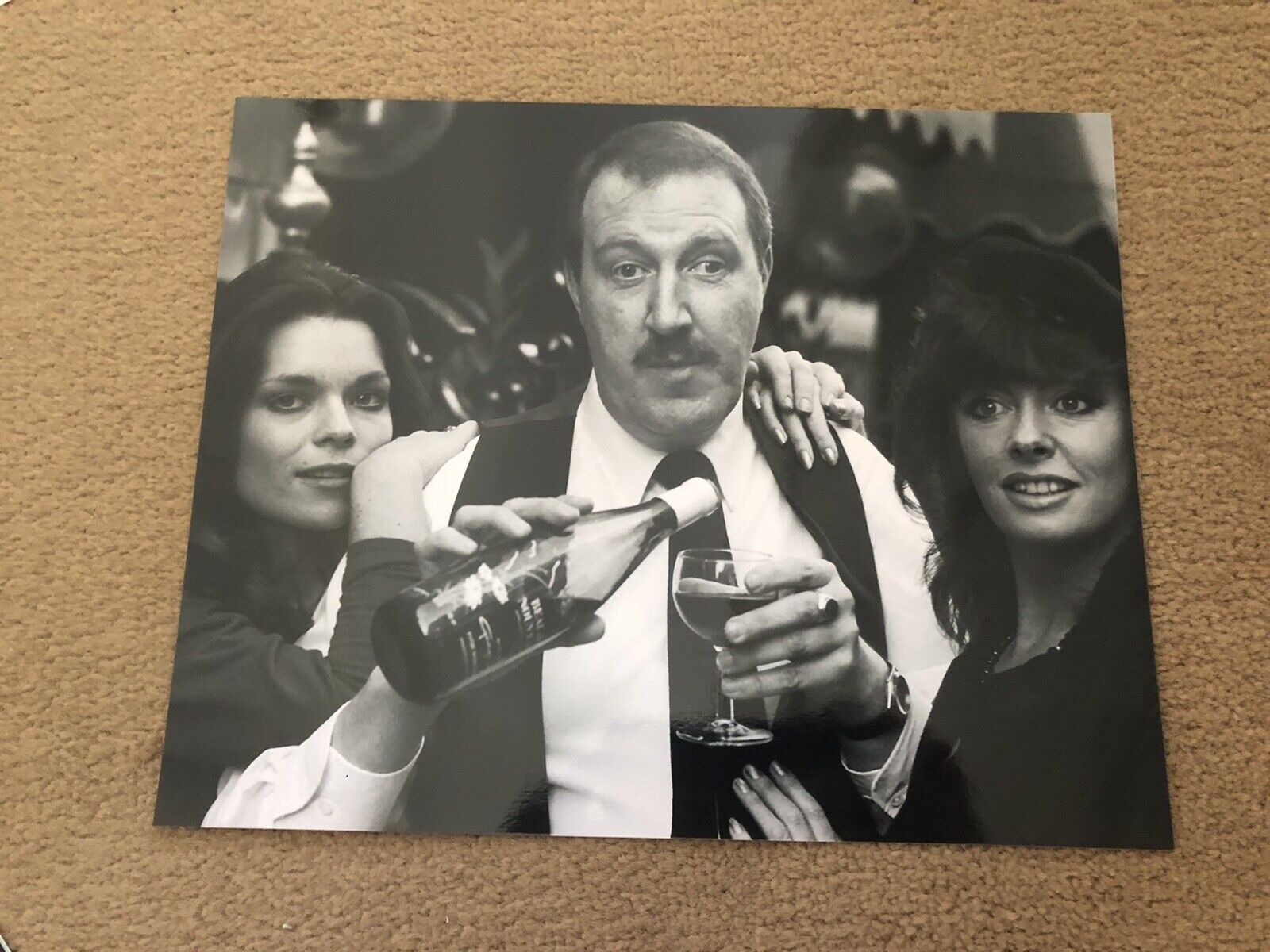 GORDEN KAYE & VICKI MICHELLE (ALLO ALLO) UNSIGNED Photo Poster painting 10x8”