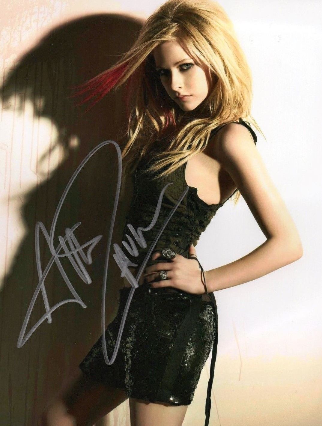 AVRIL LAVIGNE AUTOGRAPHED SIGNED A4 PP POSTER Photo Poster painting PRINT 5