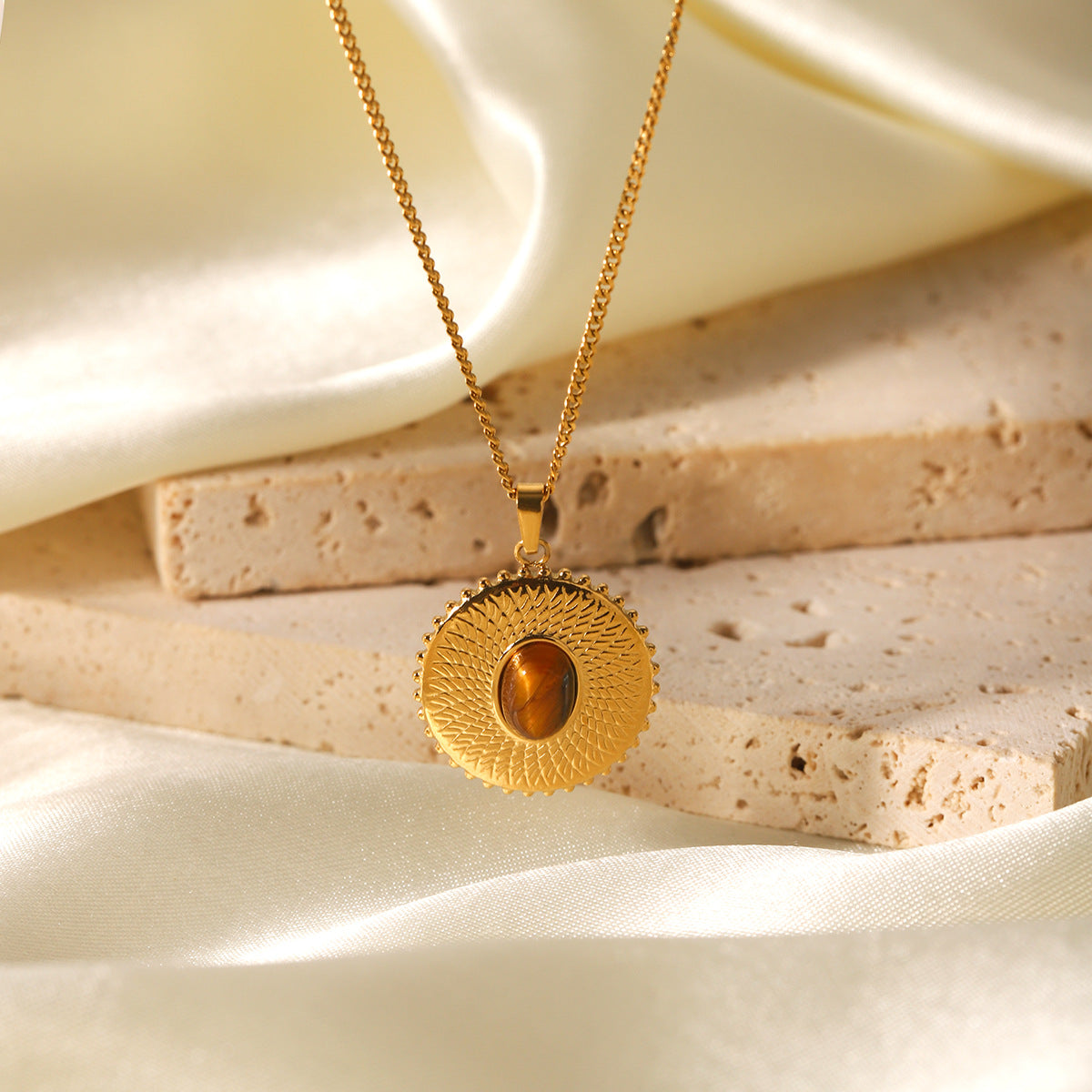 French Retro Round Texture Stainless Steel Inlaid Tiger Eye Stone Pendant Necklace Female Versatile Titanium Steel Necklace