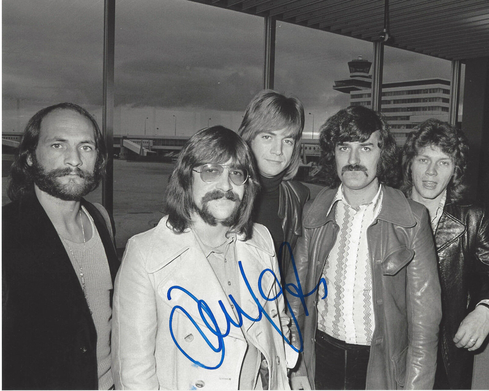 JOHN LODGE THE MOODY BLUES BASSIST SIGNED AUTHENTIC 8X10 Photo Poster painting D w/COA PROOF