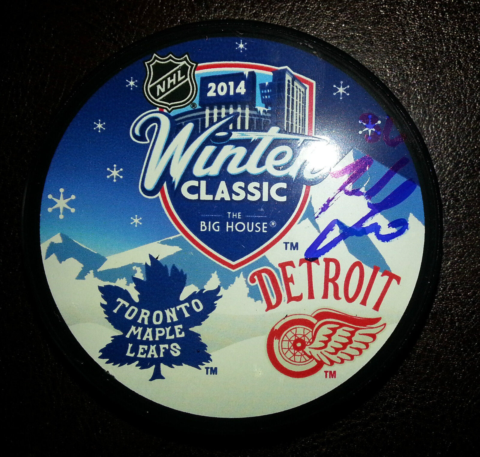 JOSH LEIVO 'TORONTO MAPLE LEAFS' SIGNED 2014 WINTER CLASSIC PUCK *COA