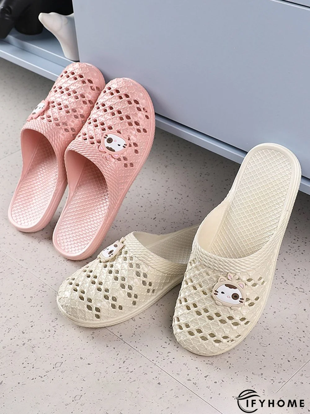 Casual Cartoon Cat Hollow out Bathroom Slippers | IFYHOME