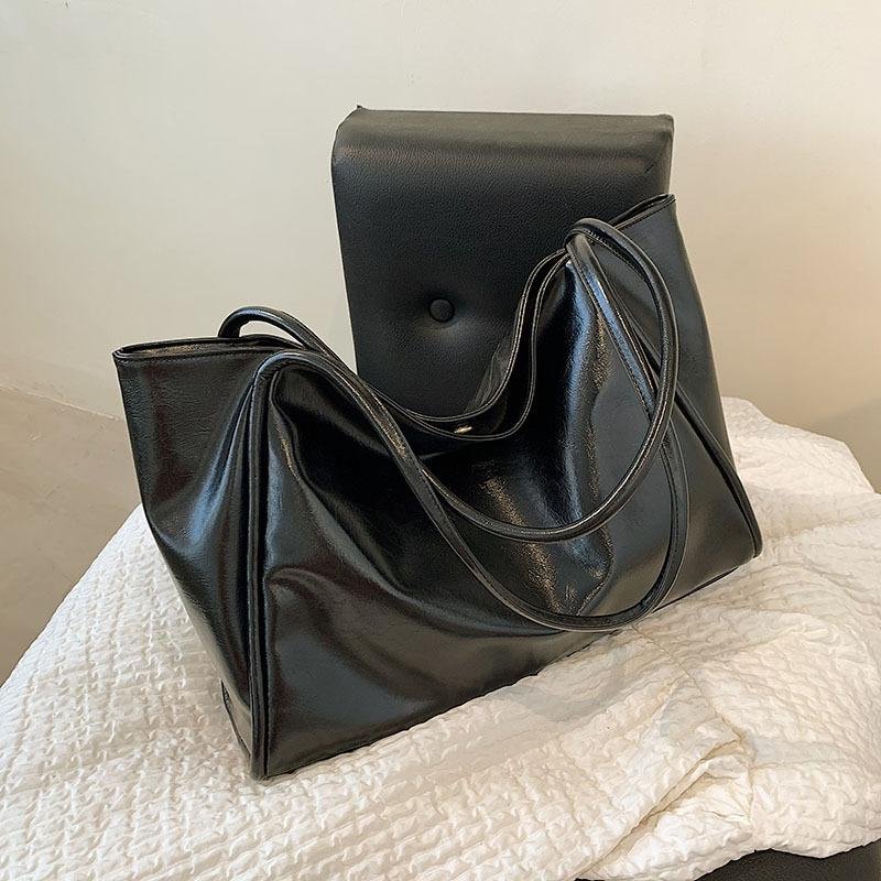 Retro Minimalist Large-Capacity Tote Bag