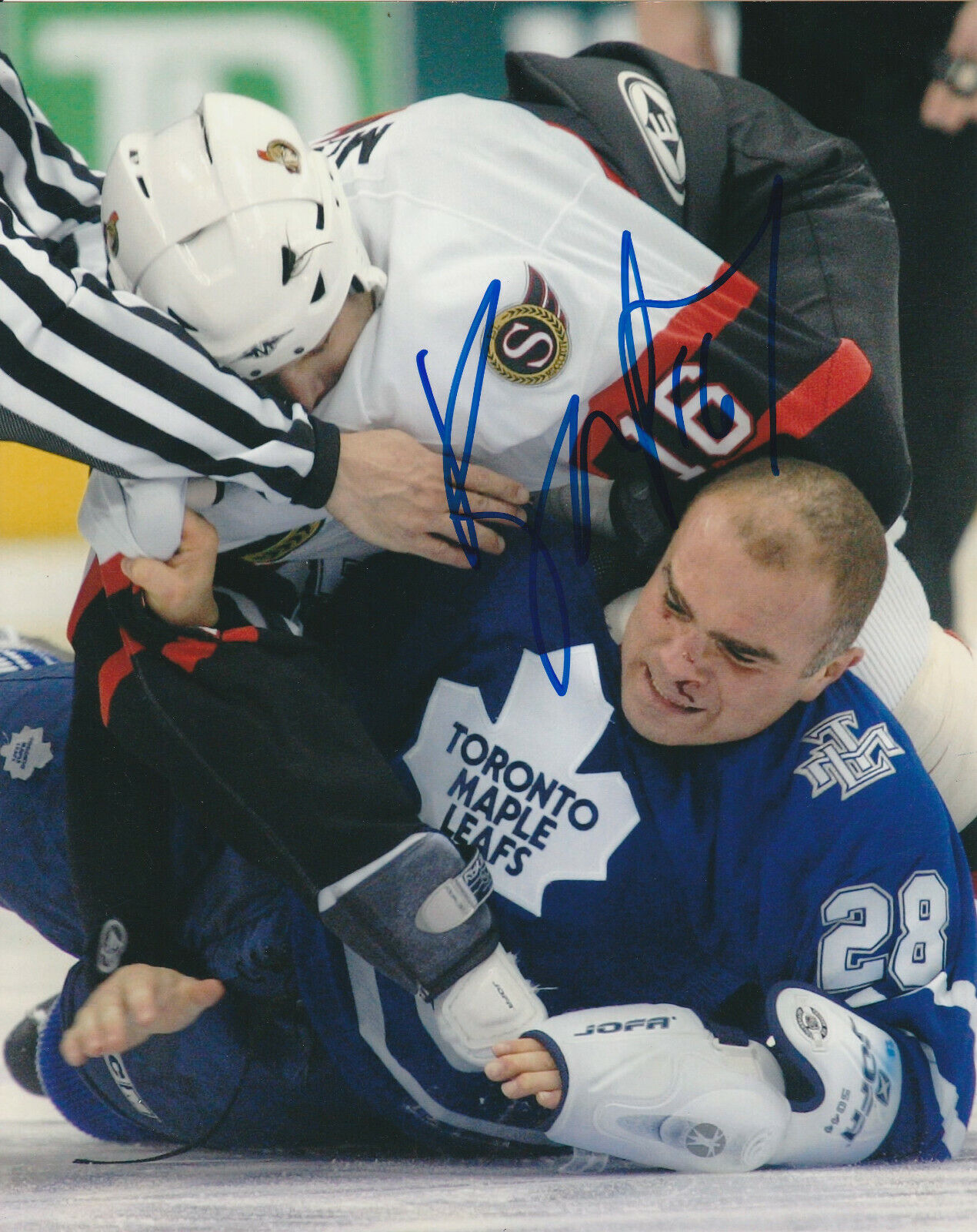 *AWESOME* BRIAN McGRATTAN SIGNED OTTAWA SENATORS HOCKEY FIGHT vs DOMI 8x10 Photo Poster painting