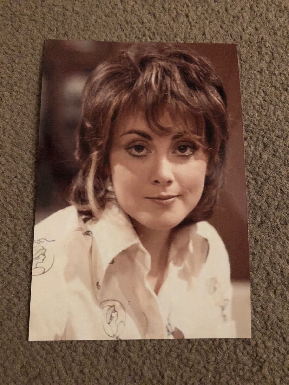 PAULA WILCOX (MAN ABOUT THE HOUSE) UNSIGNED Photo Poster painting-6x4”