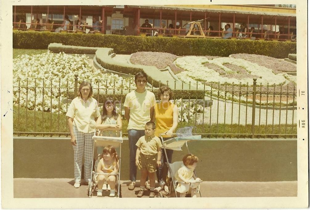 FOUND FAMILY Photo Poster paintingGRAPH Color DISNEYLAND PORTRAIT Original Snapshot VINTAGE 06 8