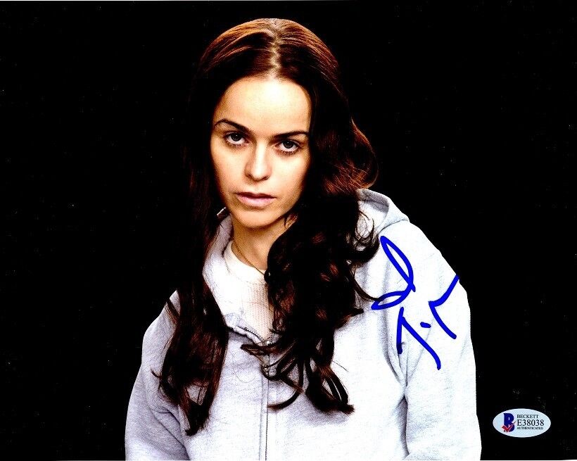 TARYN MANNING In-person Signed Photo Poster painting - Beckett Authenticated