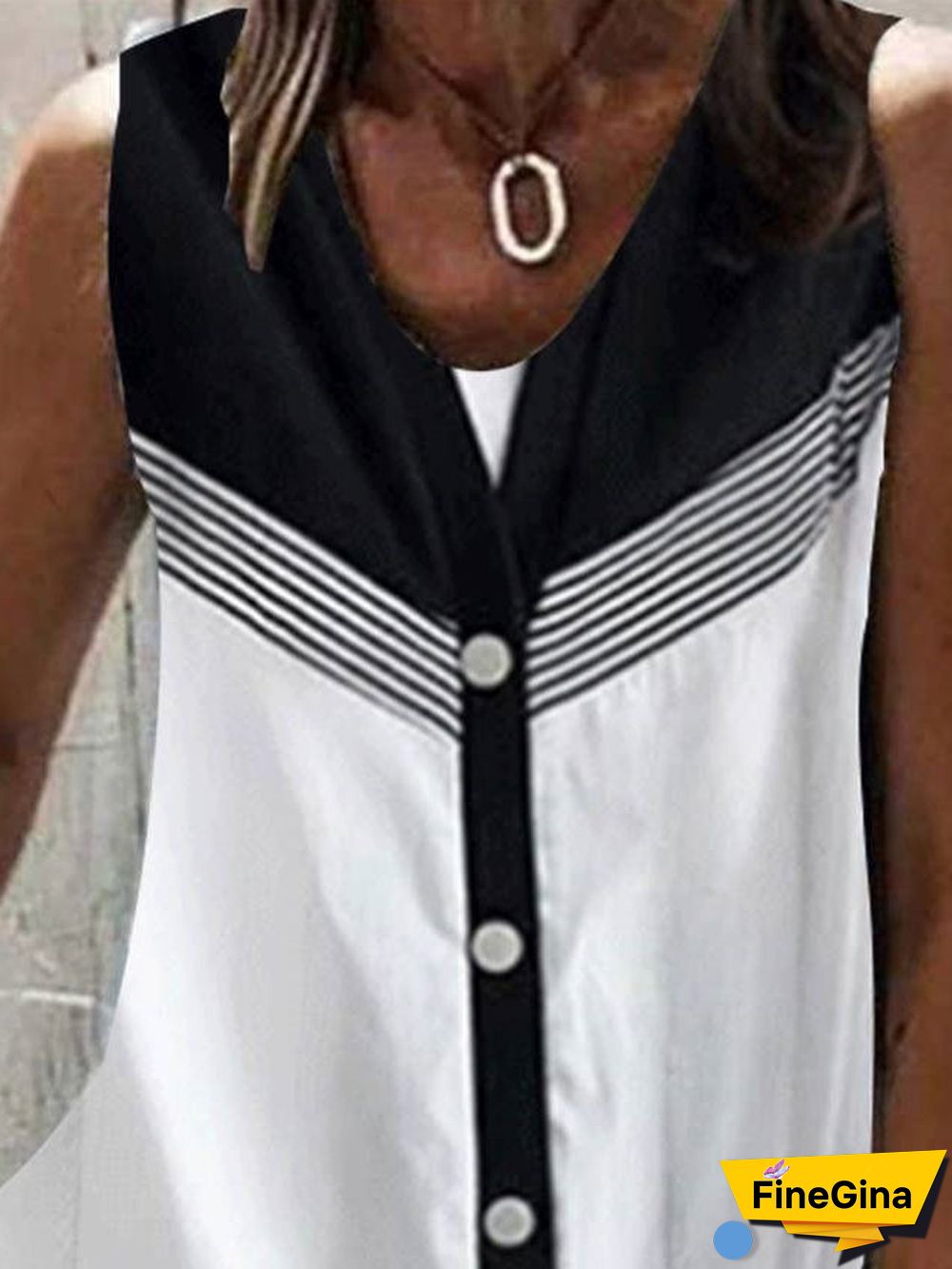 Women's Black and White V-neck Sleeveless Striped Top