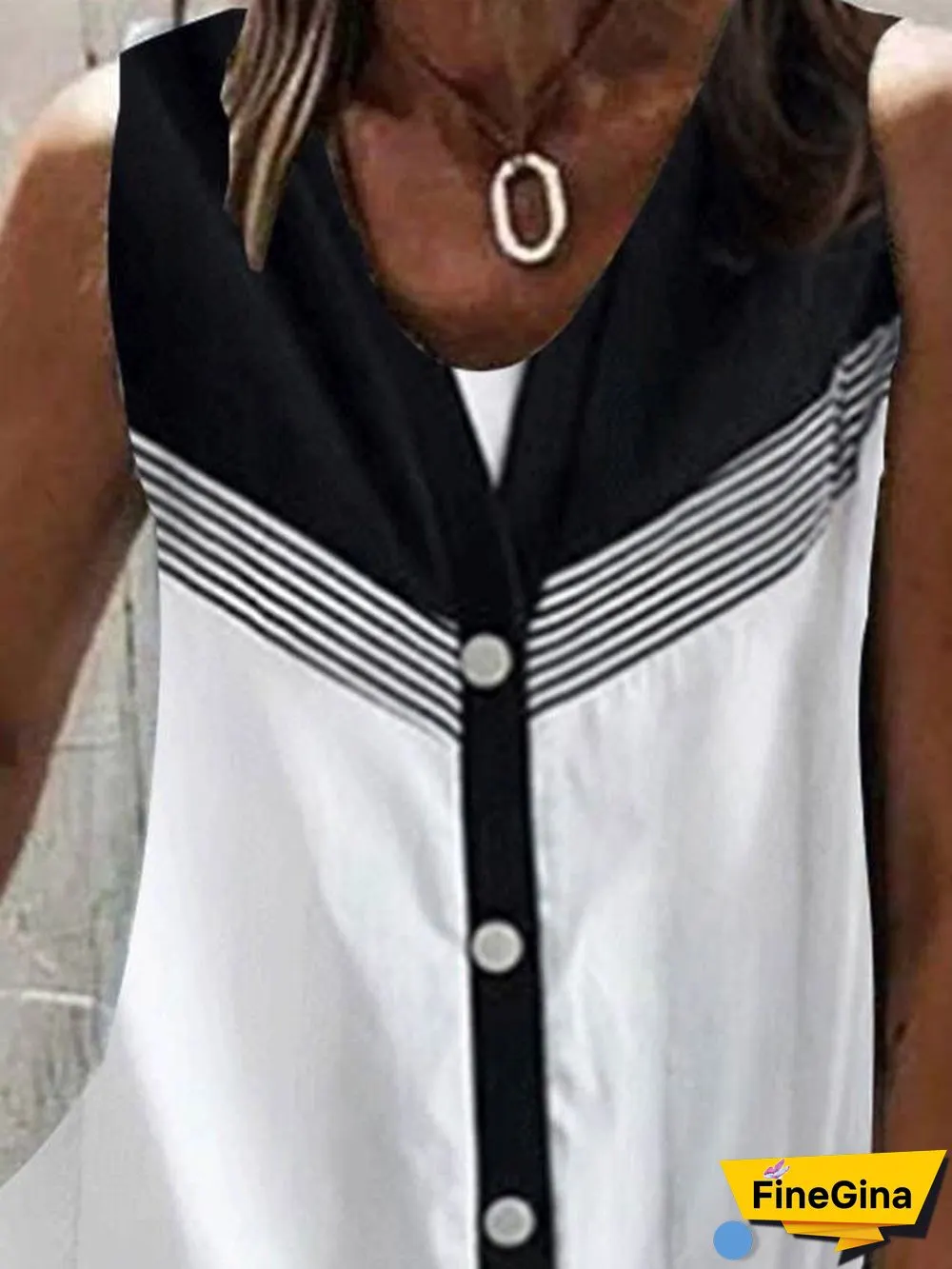 Women's Black and White V-neck Sleeveless Striped Top