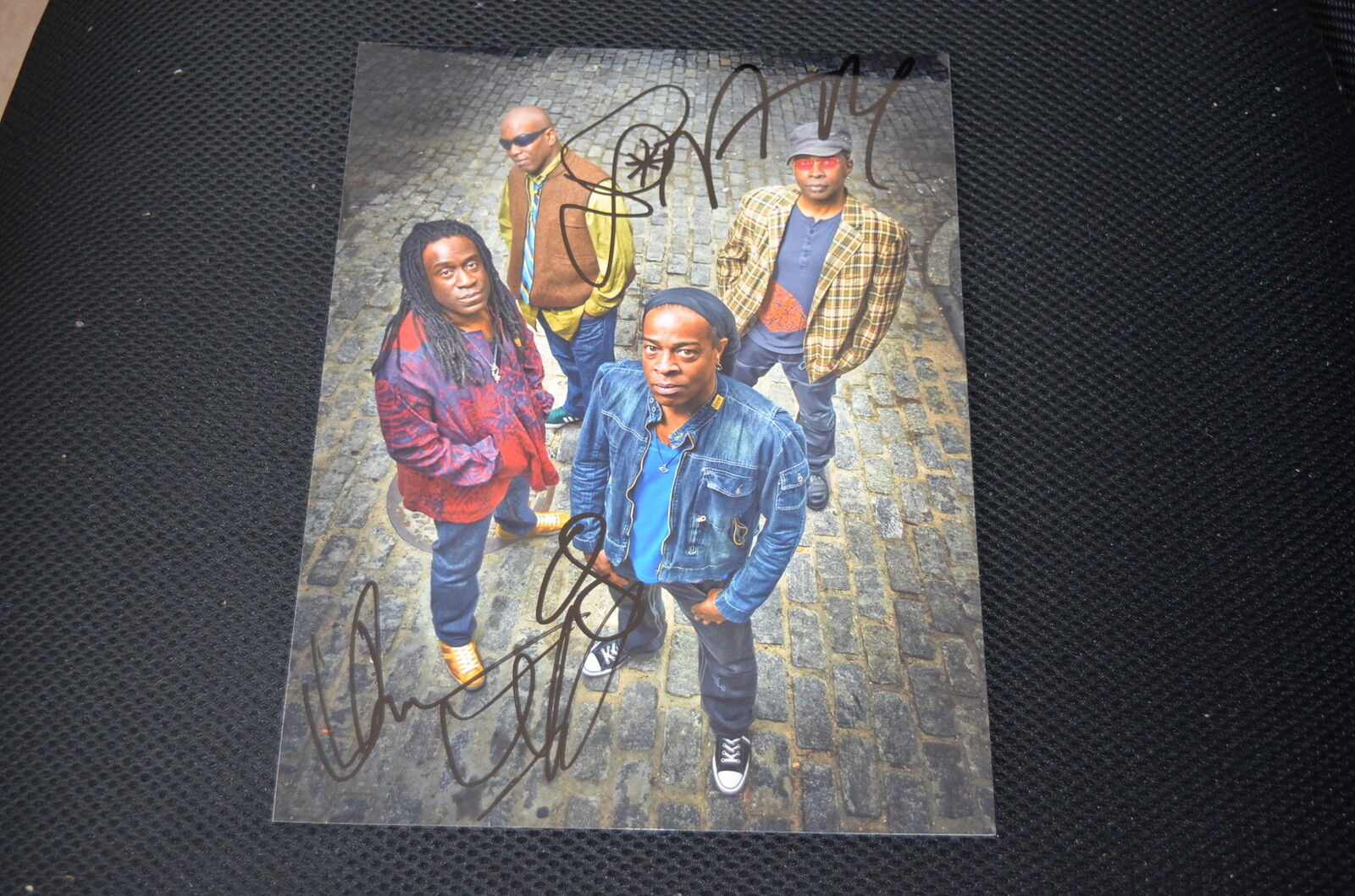 LIVING COLOUR signed autograph In Person 8x10 (20x25 cm) full band