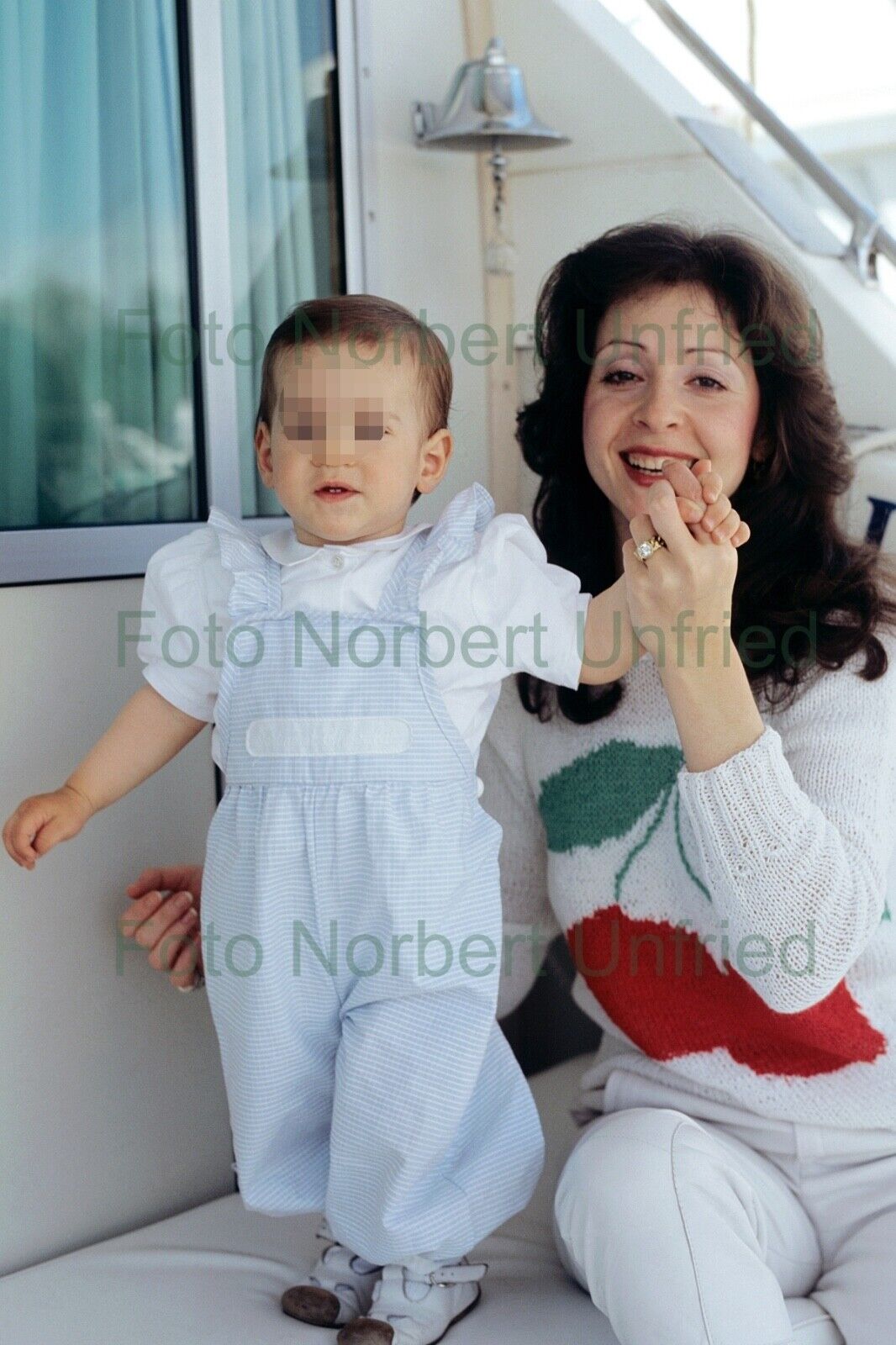 Vicky Leandros With Child - Photo Poster painting 20 X 30 CM Without Autograph (Nr 2-589