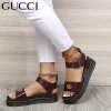 （40302）Swobodne płaskie sandały Gucci