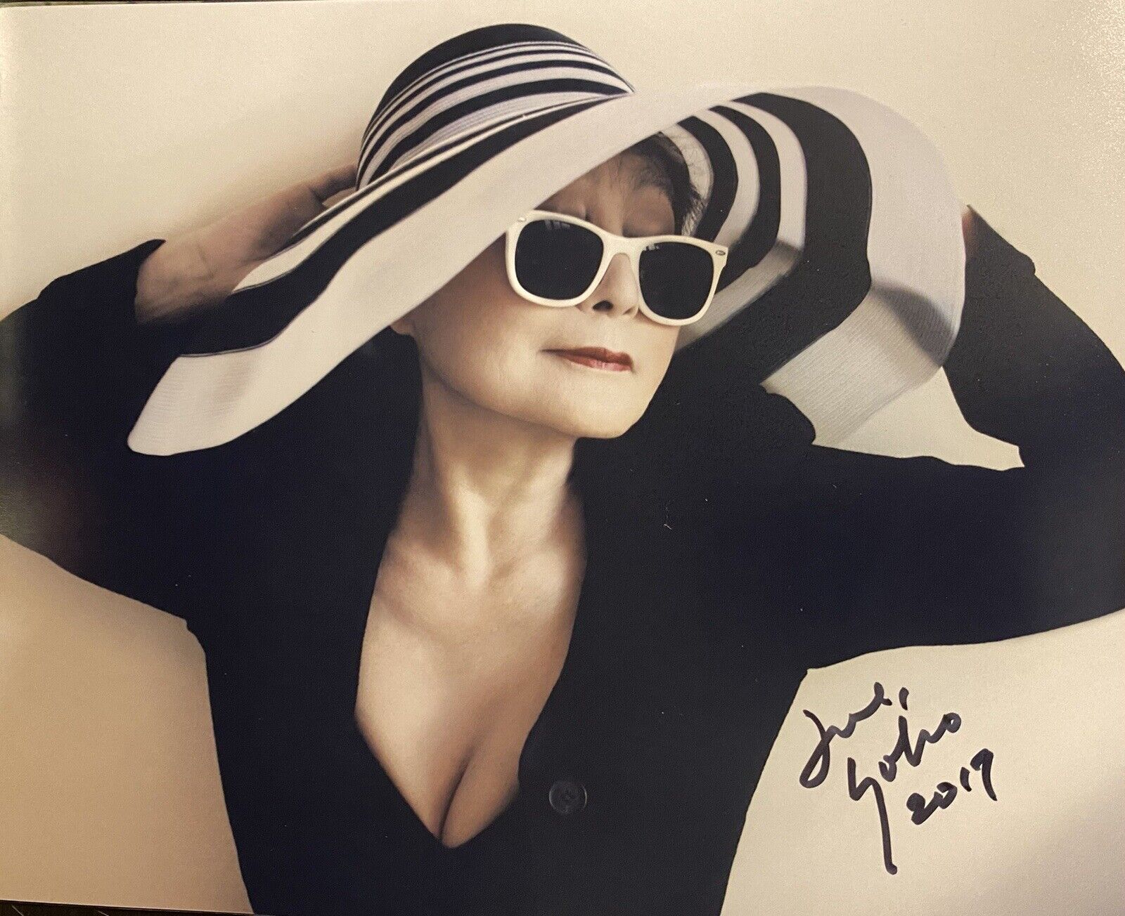 Yoko Ono signed Autographed 8x10 Photo Poster painting The Beatles