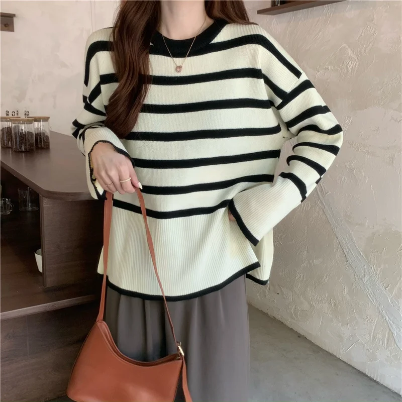 Uveng Uveng Version Of Striped Knitted Women In The Spring Of 2024 New Retro Lazy Wind Wearing Soft Languid Cover Loose Top Tide