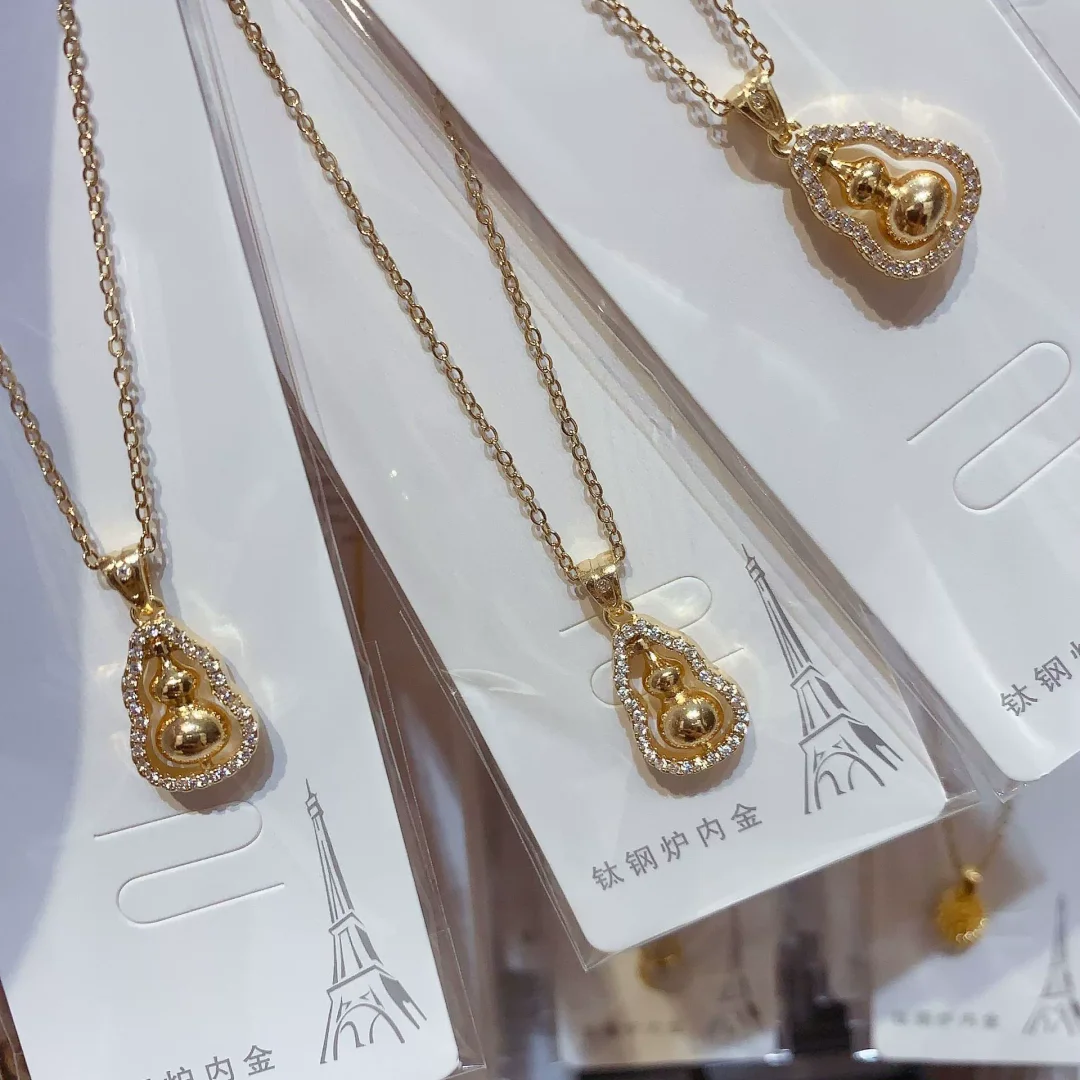 Titanium steel gourd necklace (gourd can be rotated)