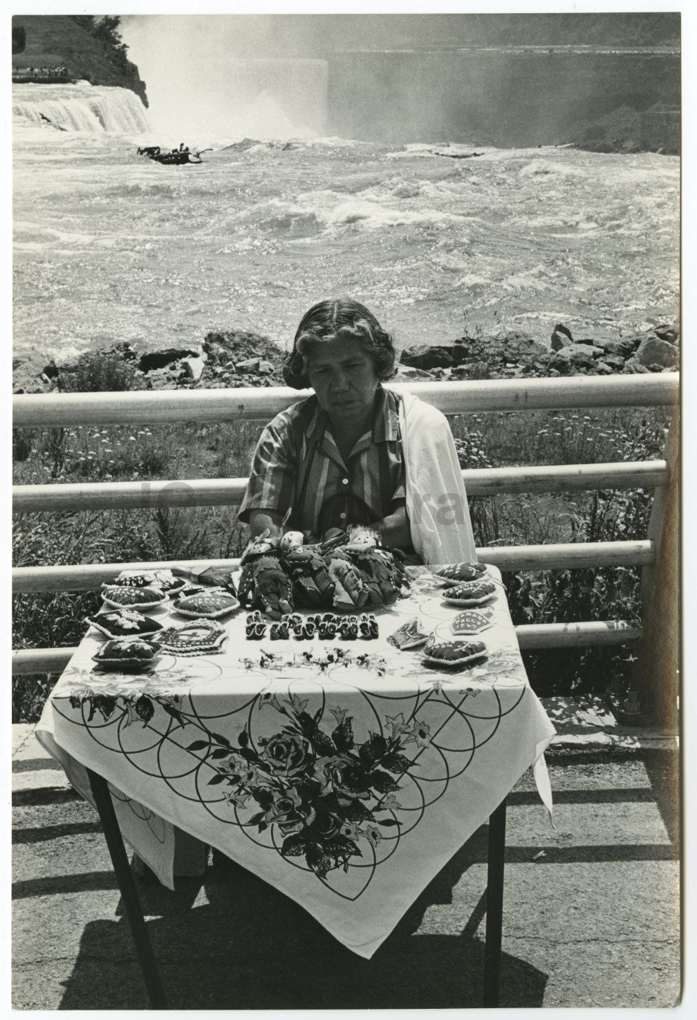 Niagara Falls - Vendor - Vintage Heavy-Weight Photo Poster paintinggraph - 1964