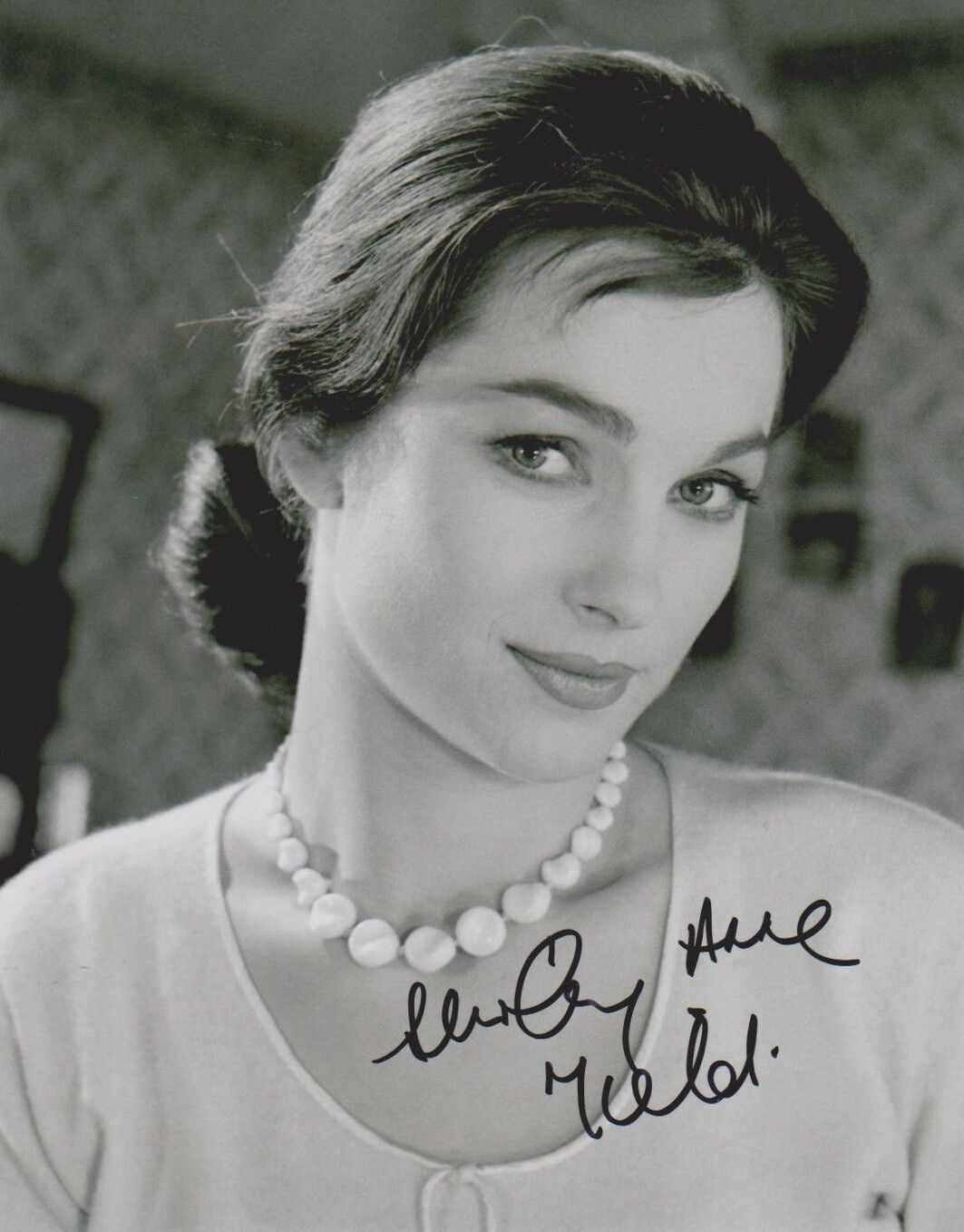 Shirley Anne Field Signed 8x10 Photo Poster painting -Star of THE ENTERTAINER - STUNNING!!! G703