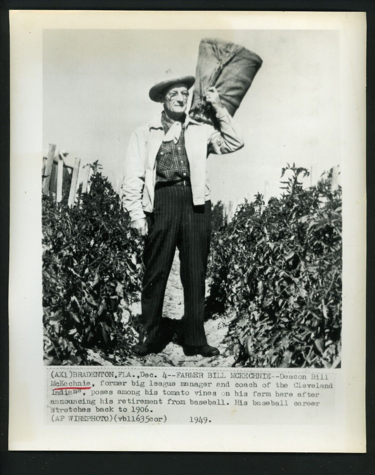 Bill McKechnie farming in retirement 1949 Press Wire Photo Poster painting Pittsburgh Pirates