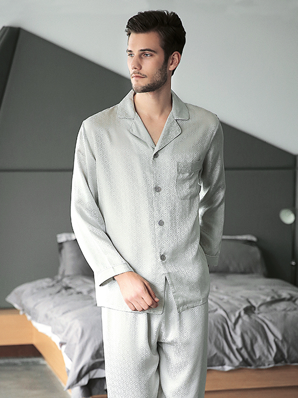 22 MOMME Pyjama en soie imprimé carré gris homme  1