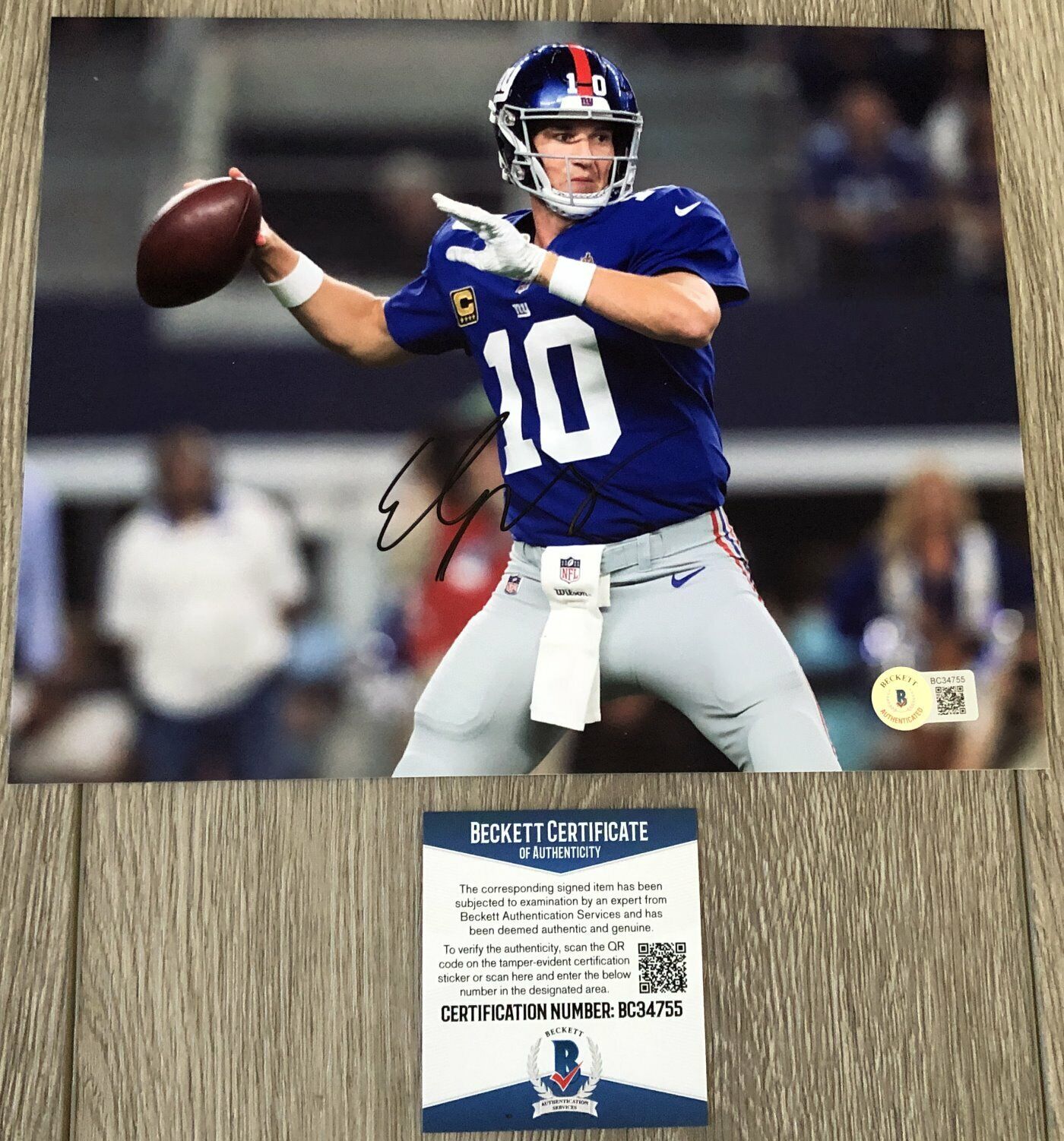 ELI MANNING SIGNED AUTOGRAPH NEW YORK GIANTS 8x10 Photo Poster painting w/PROOF BECKETT BAS COA