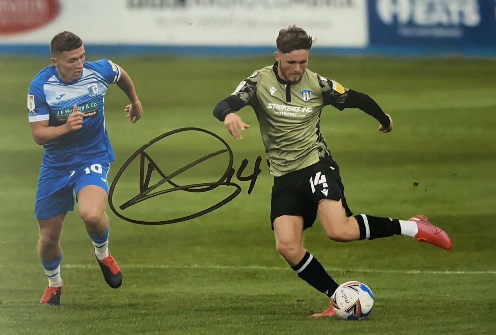 Noah Chilvers Genuine Hand Signed Colchester United 6X4 Photo Poster painting 3