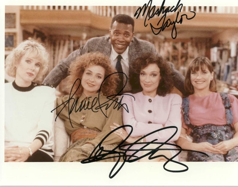 Designing Women Cast Signed Autographed Glossy 8x10 Photo Poster painting - COA Matching Holograms