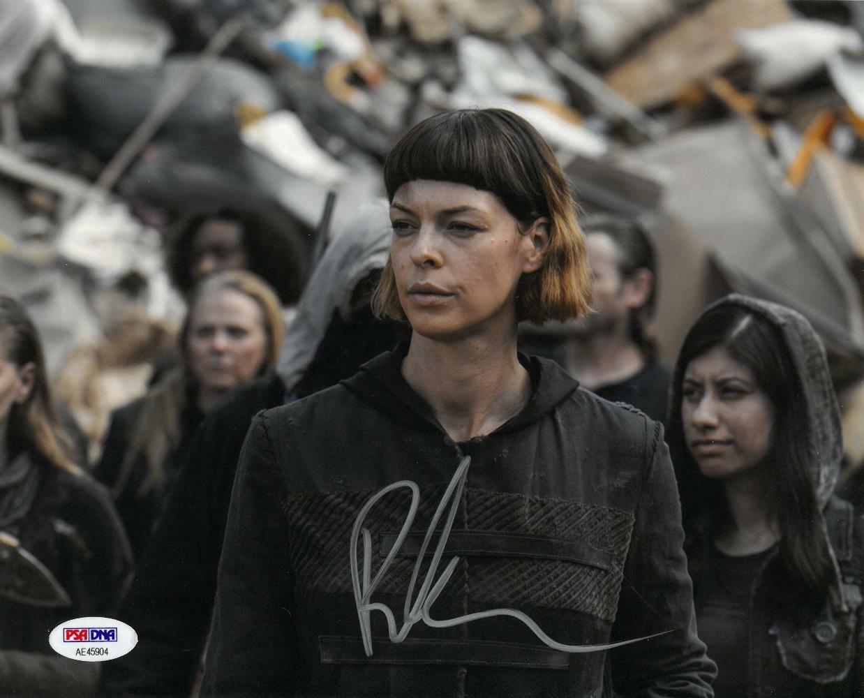 Pollyanna McIntosh Signed Walking Dead Autographed 8x10 Photo Poster painting PSA/DNA #AE45904