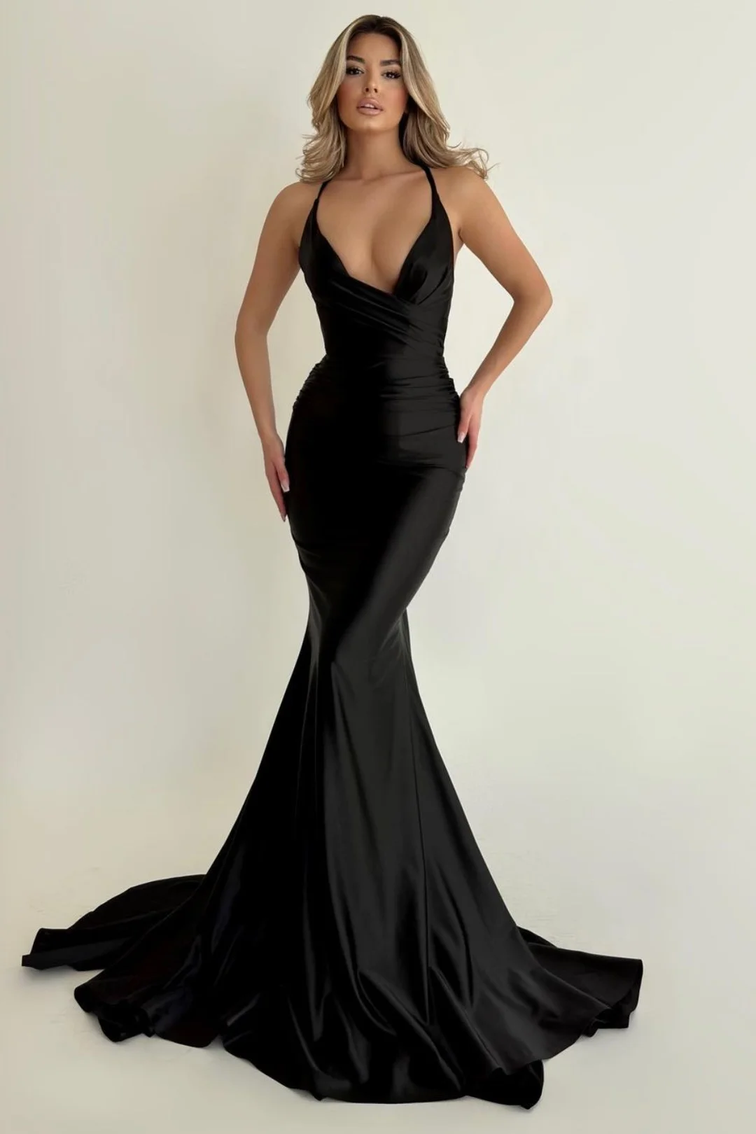 Lisliy Simple Prom Dress Black Sleeveless Long Halter Pleated Sexy 