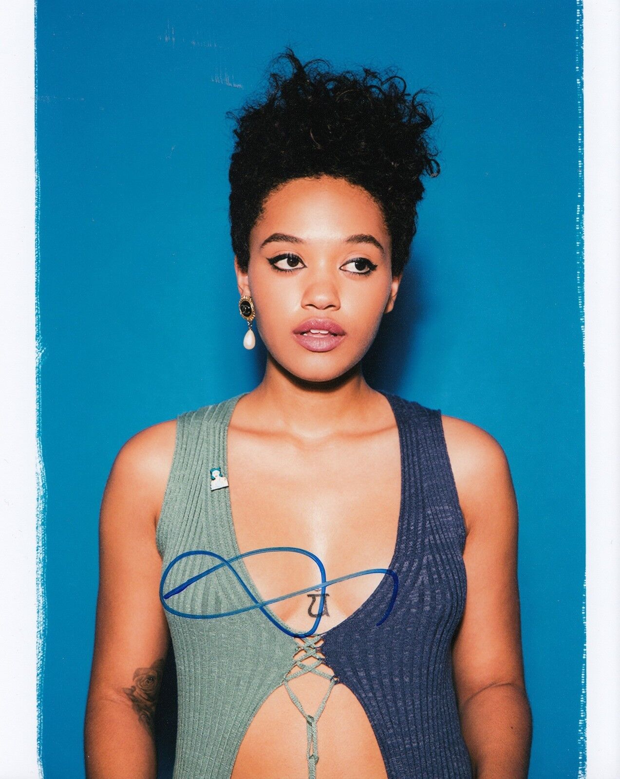 KIERSEY CLEMONS signed (DOPE) Movie Actress 8X10 Photo Poster painting *THE FLASH* W/COA #5