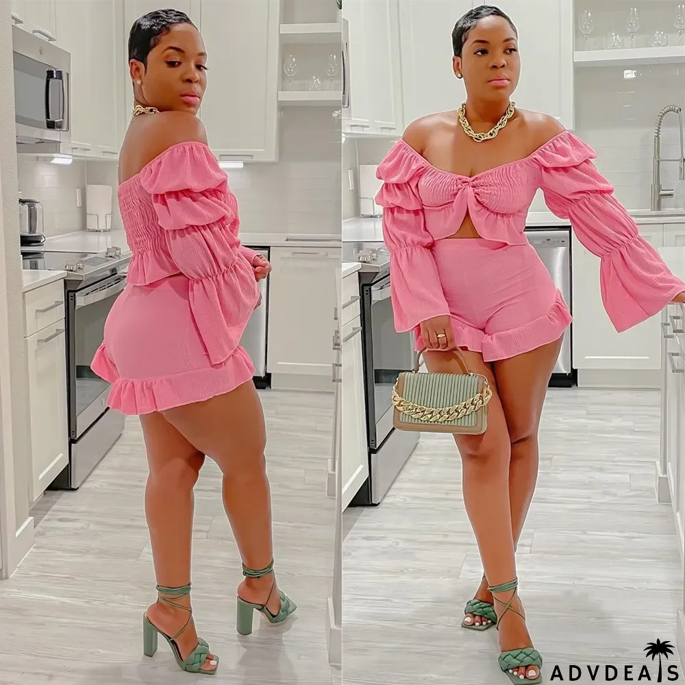 Sexy women's blouse with piled sleeves and pleated suit