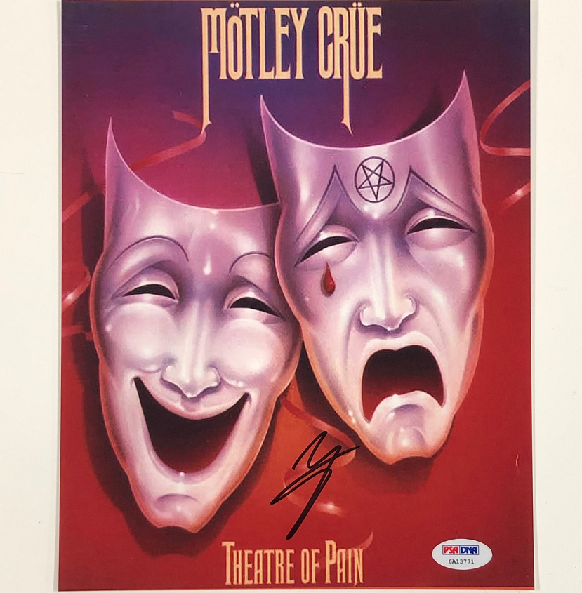 Motley Crue singer Vince Neil signed Theatre of Pain 8x10 Photo Poster painting PSA Witness COA