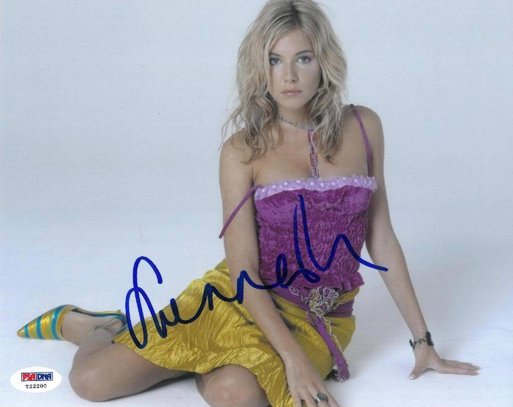 Sienna Miller Signed Authentic Autographed 8x10 Photo Poster painting (PSA/DNA) #T22200