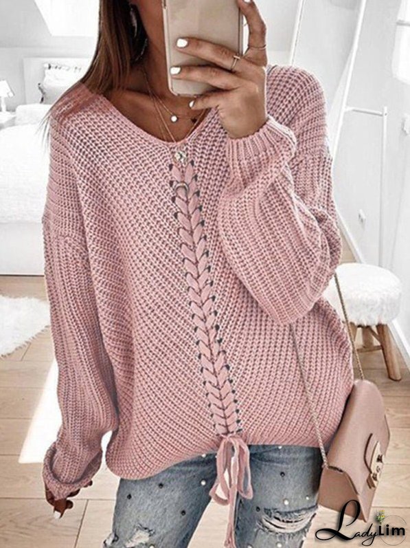 Fashionable and Minimalist Pullover