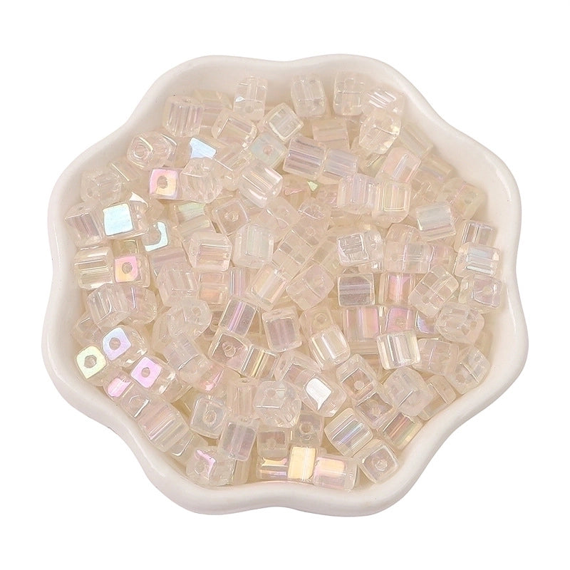 50 Pieces 5 * 5mm Hole 1~1.9mm Glass Square Beads