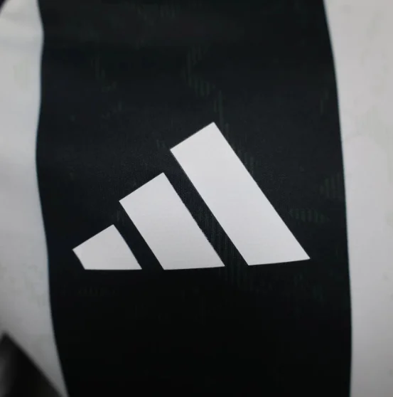 24/25 Juventus Home Player Version Football T-Shirt Thai Quality