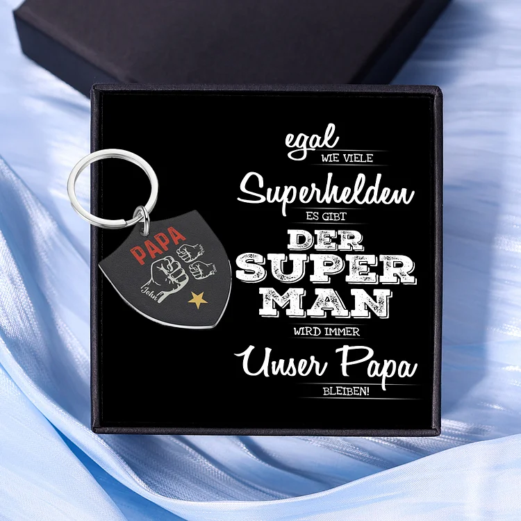 Personalisierbarer 3 Namen & Text Papa Schild Schlüsselanhänger-Es gibt der Superman wird immer unser Papa-Geschenk mit Nachrichtenkarte