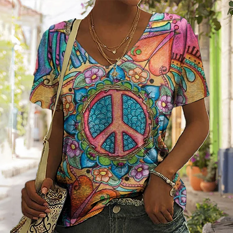 Wearshes V Neck Hippie Print Short Sleeve T-Shirt