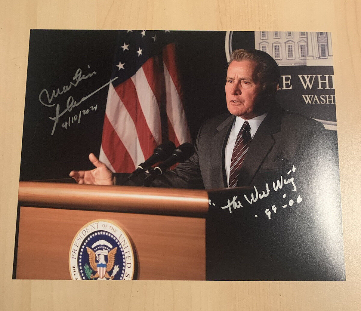 MARTIN SHEEN SIGNED 8x10 Photo Poster painting ACTOR AUTOGRAPHED THE WEST WING TV STAR RARE COA