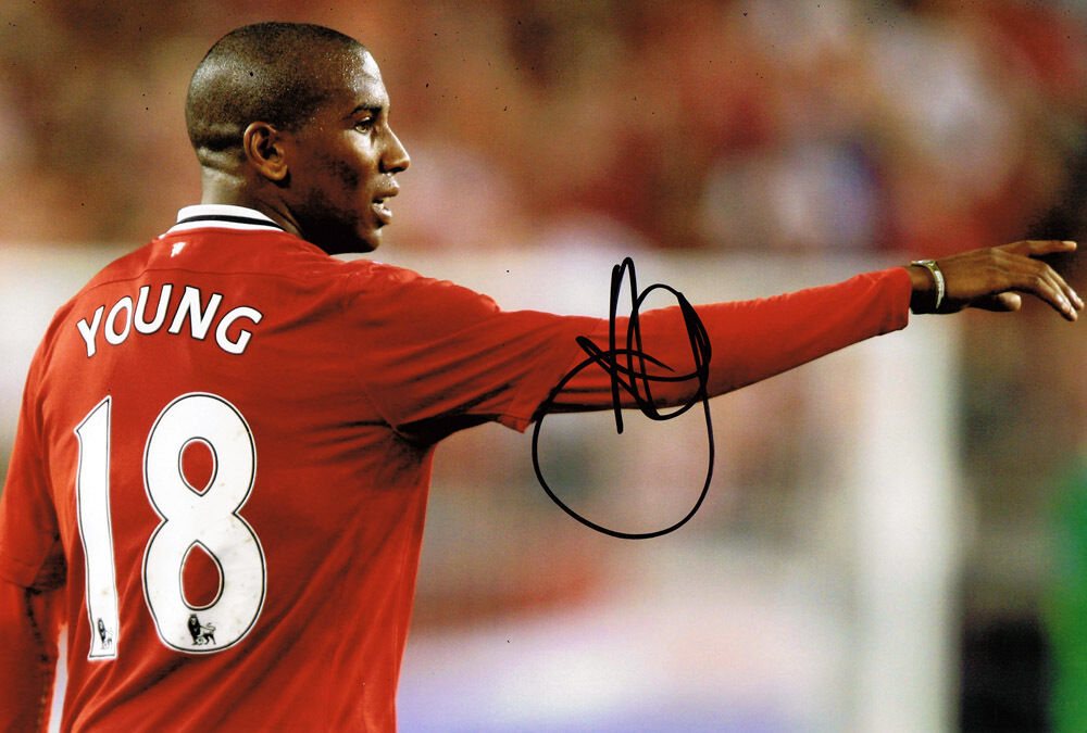 Ashley Young GENUINE SIGNED Autograph Manchester United FC 12x8 Photo Poster painting AFTAL COA