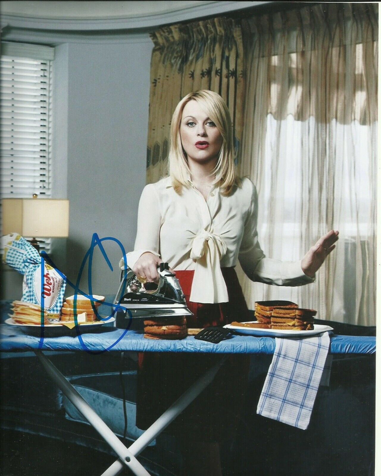 AMY POEHLER SIGNED Photo Poster painting UACC REG 242