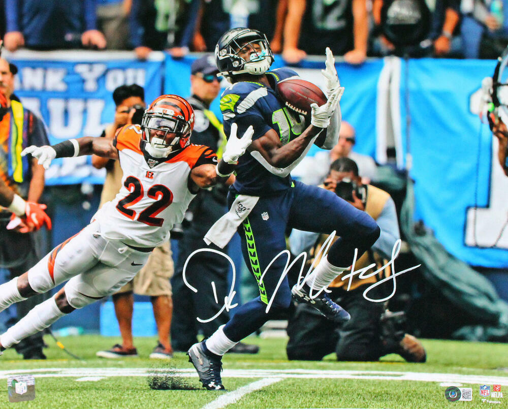 DK Metcalf Signed Seattle Seahawks 16x20 v. Bengals FP Photo Poster painting-Beckett W Hologram