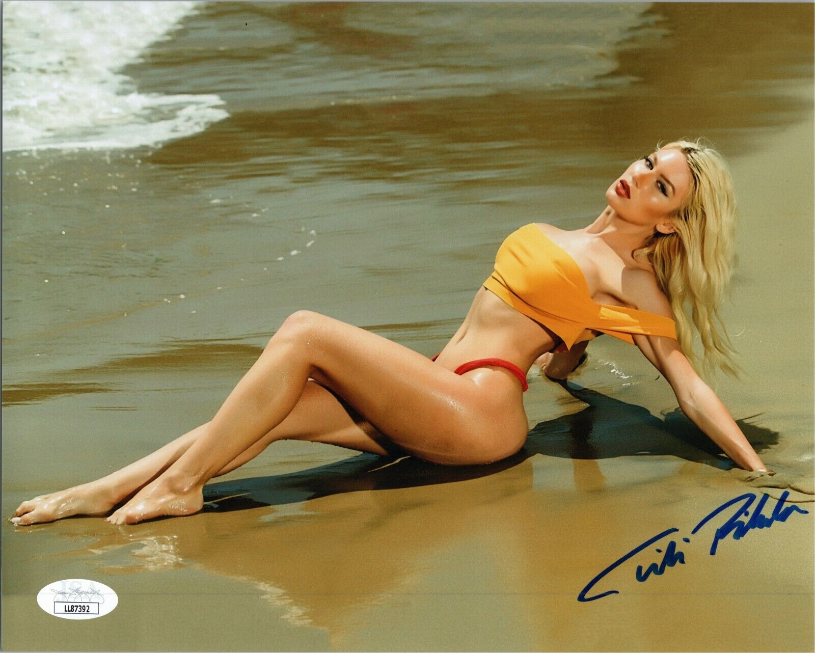 TITI PIKULA Authentic Hand-Signed SEXY Instagram Model