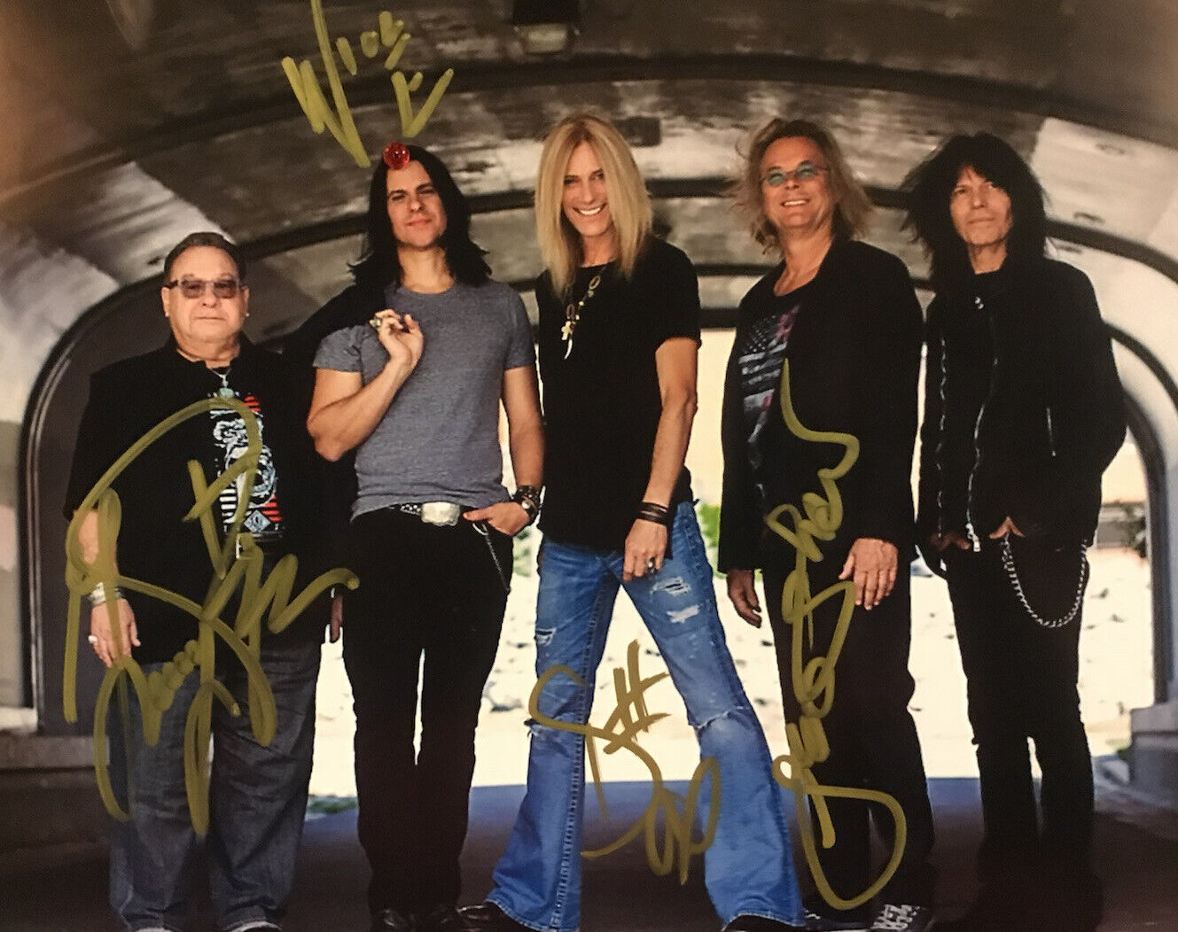 THE GUESS WHO BAND HAND SIGNED 8x10 Photo Poster painting AUTOGRAPHED AUTHENTIC RARE