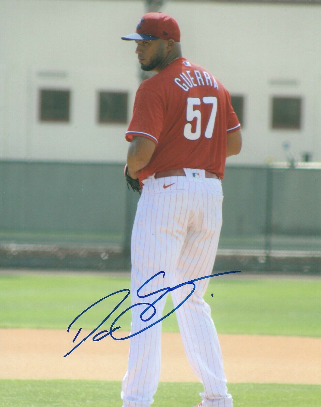 Signed 8x10 DEOLIS GUERRA Philadelphia Phillies Autographed Photo Poster painting - COA