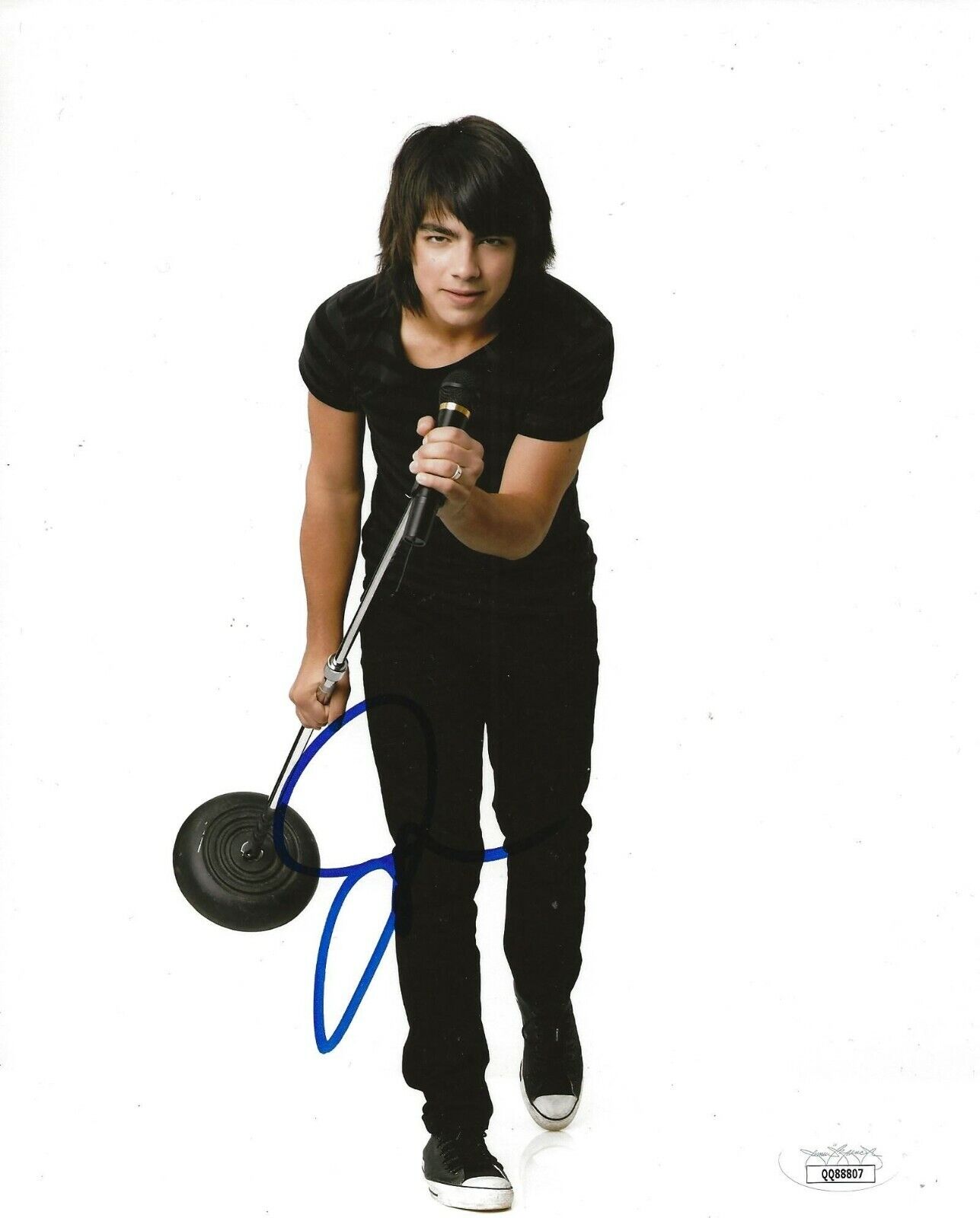 Joe Jonas signed Jonas Brothers 8x10 Photo Poster painting autographed JSA Certified