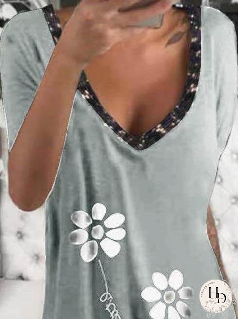 Casual V-neck Design Printed T-shirt