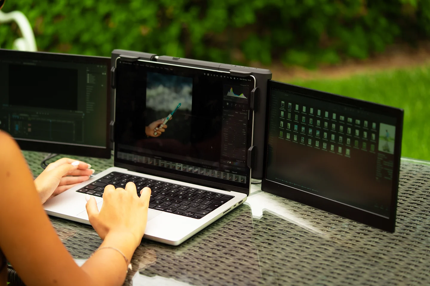 Ofiyaa: Portable Laptop Screen Extender