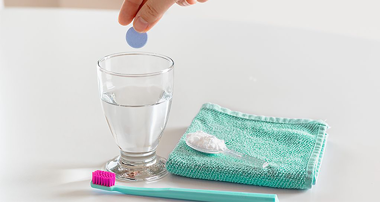 How to Clean a Toothbrush Effectively (Expert Advice)