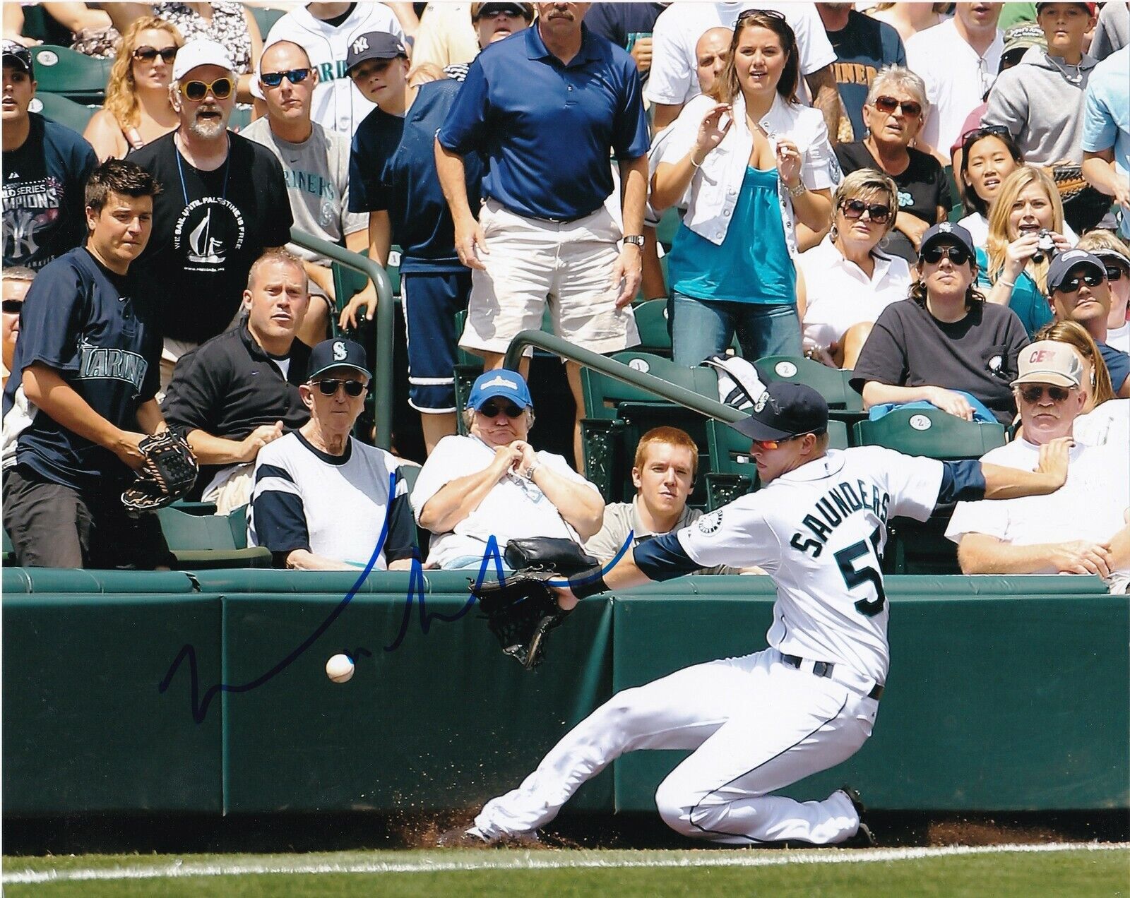 MICHAEL SAUNDERS SEATTLE MARINERS ACTION SIGNED 8x10