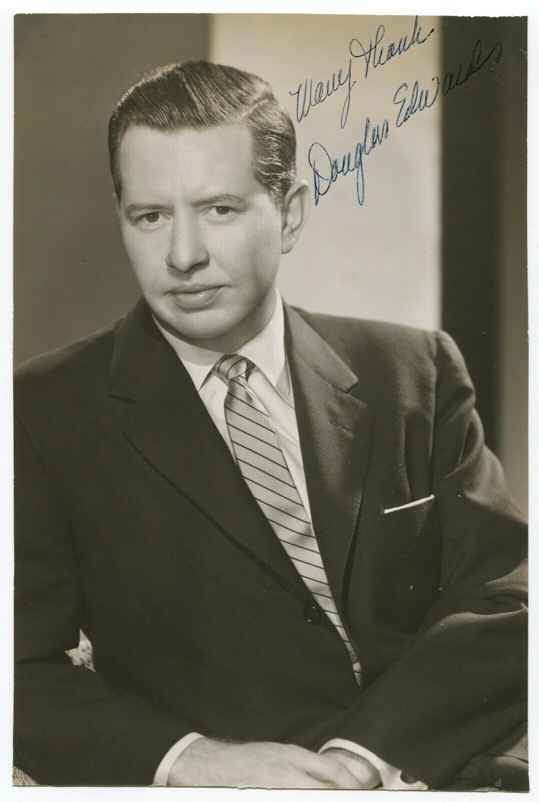 Douglas Edwards Signed Photo Poster painting Autographed Signature Newscaster CBS